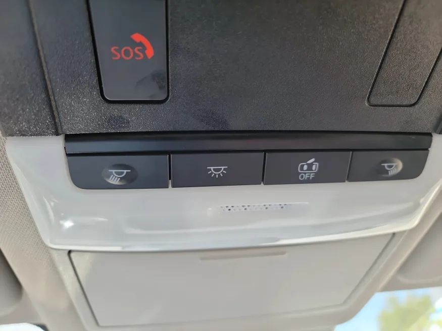 2023 Nissan Rogue SV | Photo 12 of 17