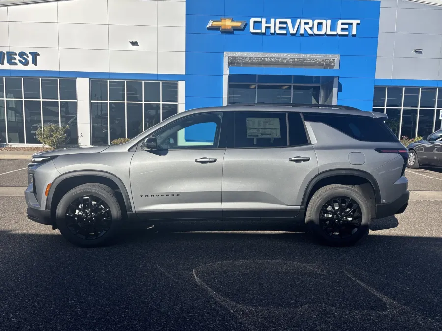 2026 Chevrolet Traverse AWD LT | Photo 1 of 22