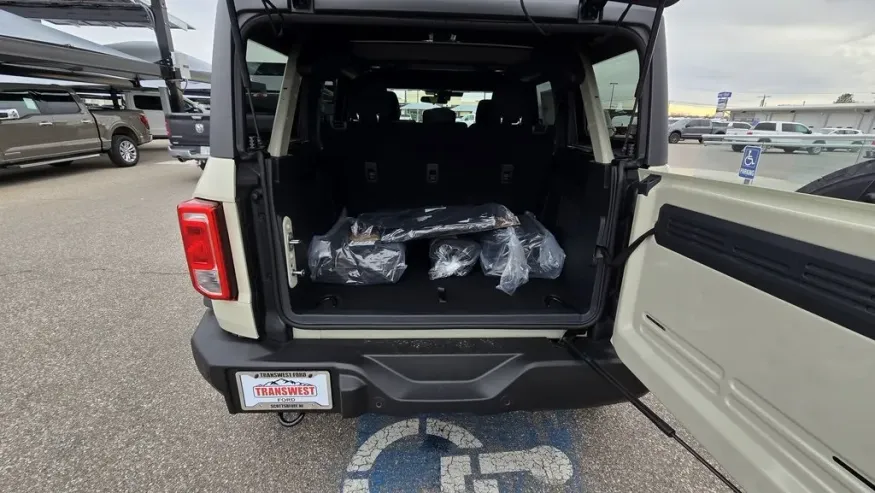 2025 Ford Bronco | Photo 8 of 29