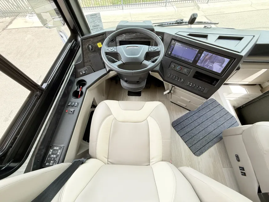 2026 Newmar Dutch Star 4369 | Photo 7 of 34