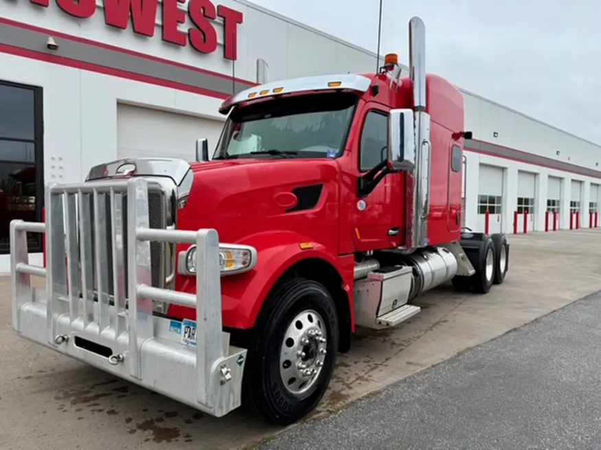 2022 Peterbilt 567 | Photo 2 of 18