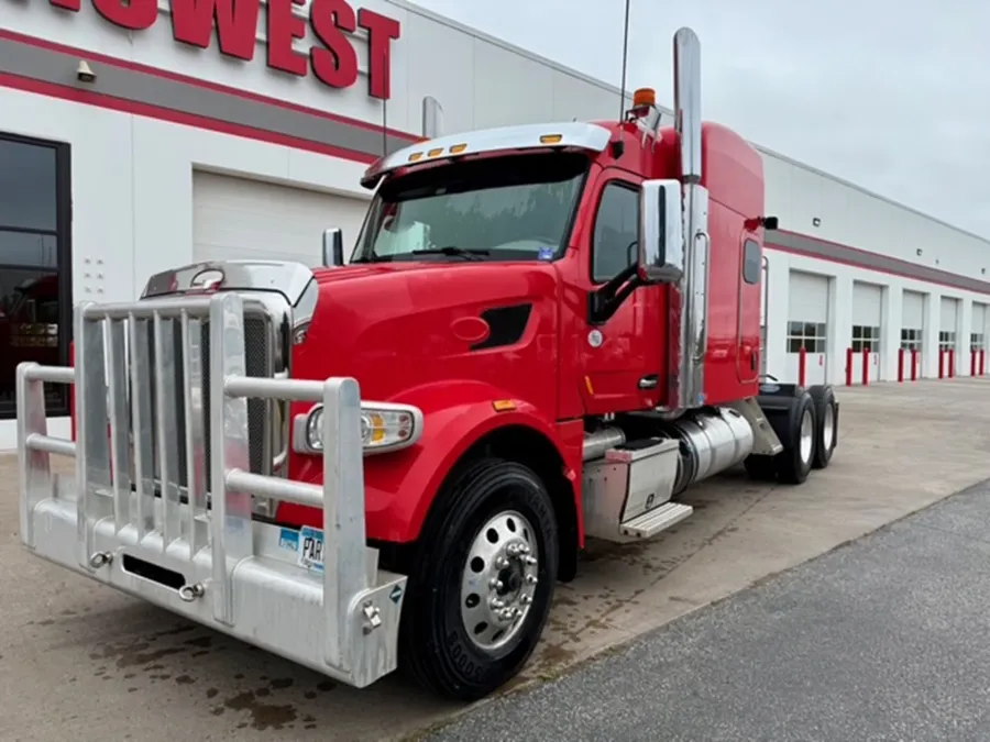 2022 Peterbilt 567 | Photo 2 of 18