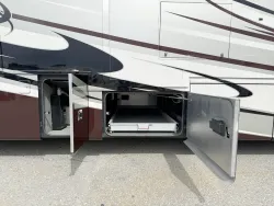 2013 Tiffin Zephyr | Thumbnail Photo 28 of 32