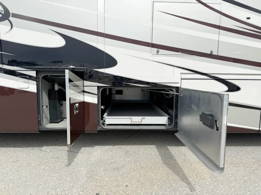 2013 Tiffin Zephyr | Photo 28 of 32