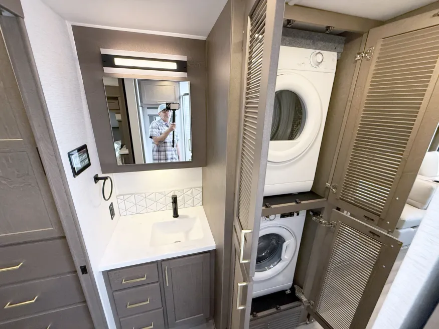 2026 Renegade Valencia 36SB | Photo 13 of 28