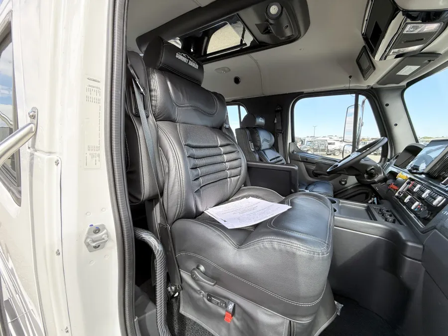 2026 Freightliner M2 112 SUMMIT HAULER | Photo 20 of 21