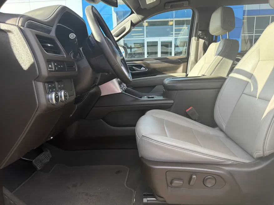 2024 GMC Yukon XL SLT | Photo 16 of 22