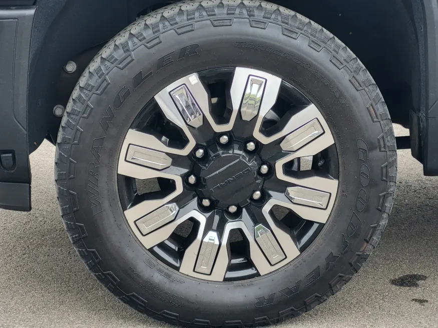 2024 GMC Sierra 2500HD Denali | Photo 9 of 25