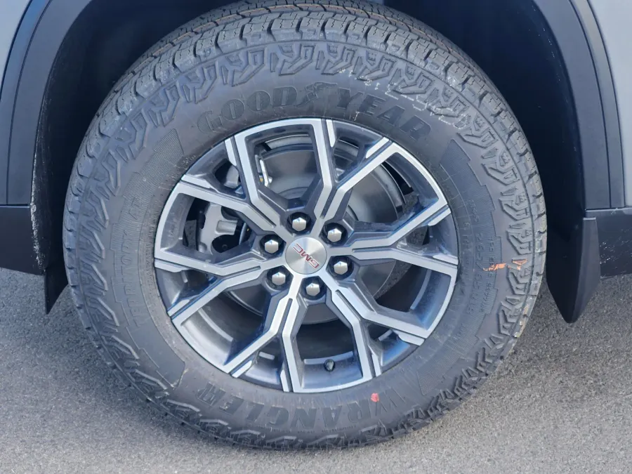 2026 GMC Acadia AT4 | Photo 5 of 22