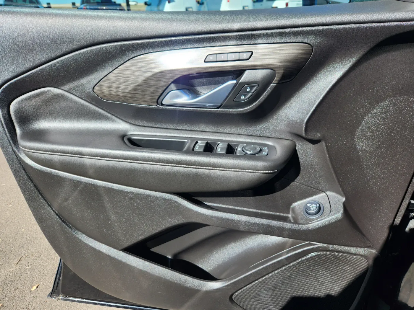 2024 GMC Terrain SLT | Photo 5 of 28