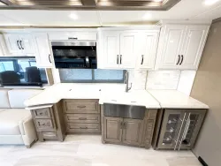 2026 Newmar Dutch Star 4325 | Thumbnail Photo 11 of 32