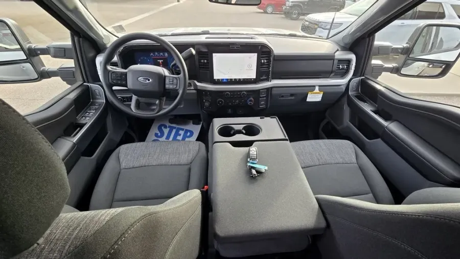 2026 Ford Super Duty F-350 | Photo 26 of 30