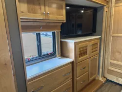 2022 Tiffin Allegro Red 33AA | Thumbnail Photo 25 of 40