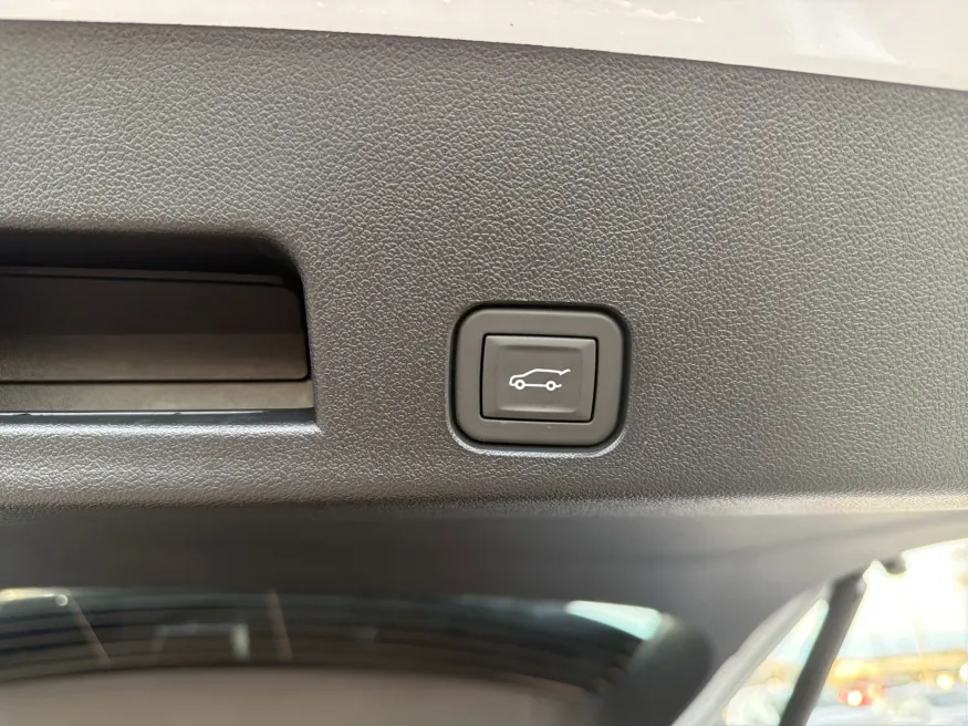 2026 Chevrolet Traverse AWD RS | Photo 10 of 23