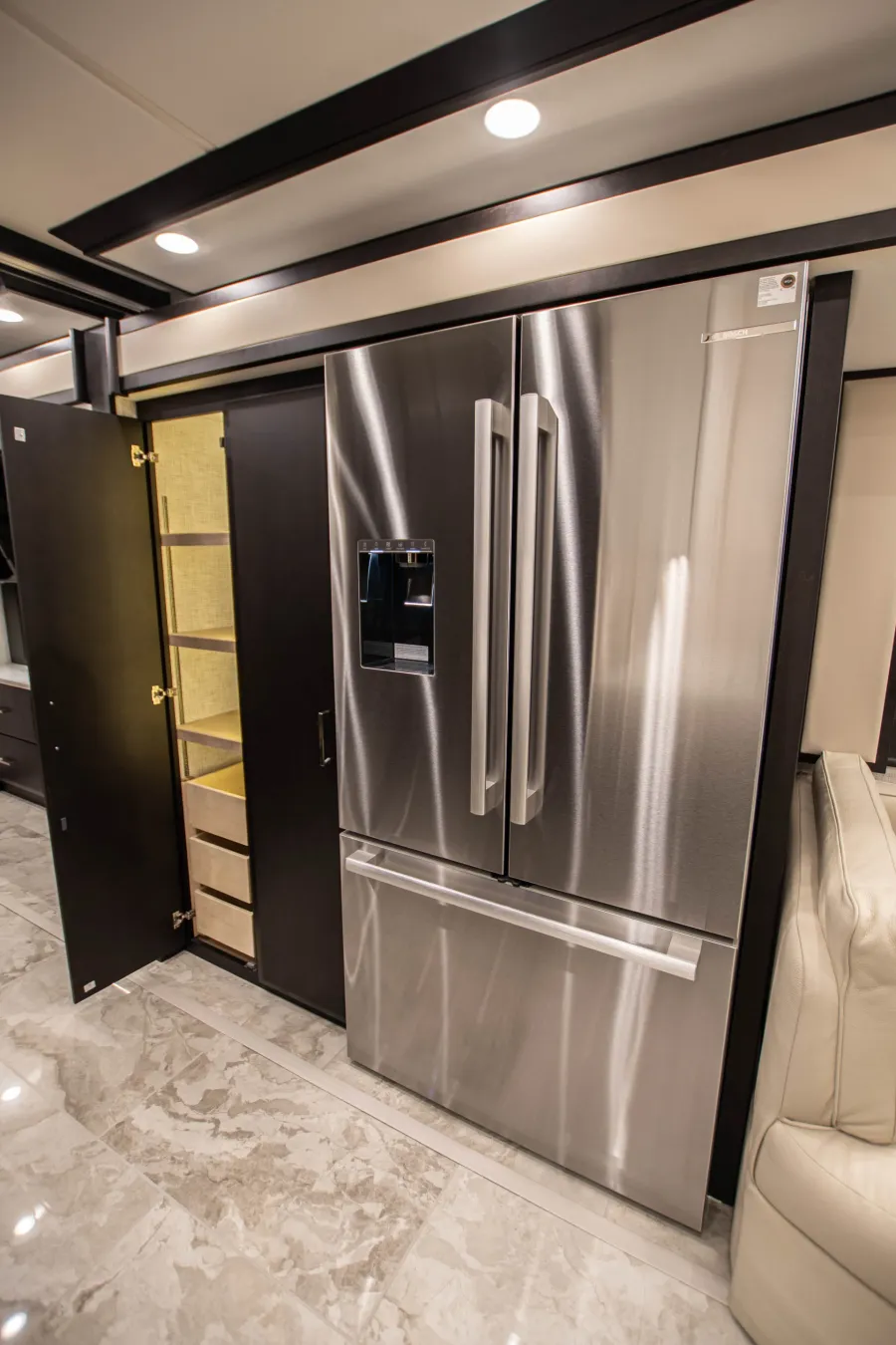 2026 Newmar Essex 4569 | Photo 25 of 34