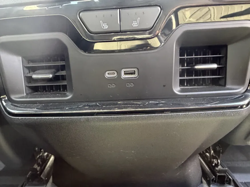 2023 GMC Sierra 1500 AT4 | Photo 12 of 21