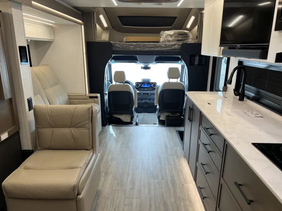 2026 Newmar Freedom Aire 2515 | Photo 10 of 32