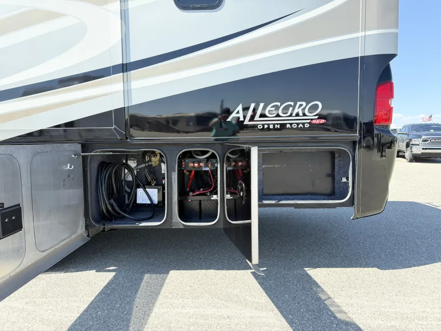 2013 Tiffin Allegro Red 38QRA | Photo 28 of 30