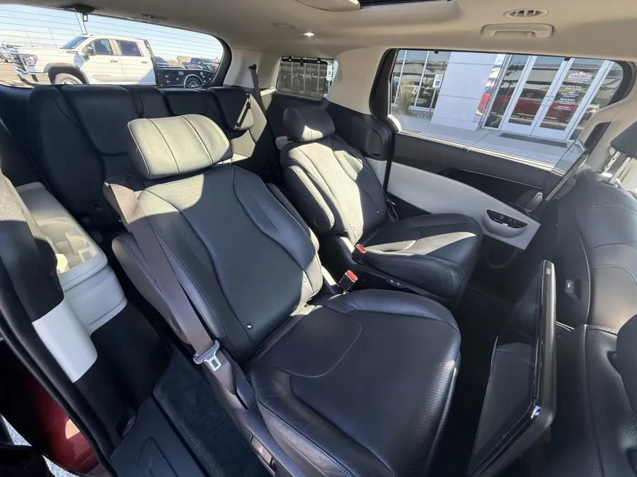 2022 Kia Carnival SX Prestige | Photo 15 of 28