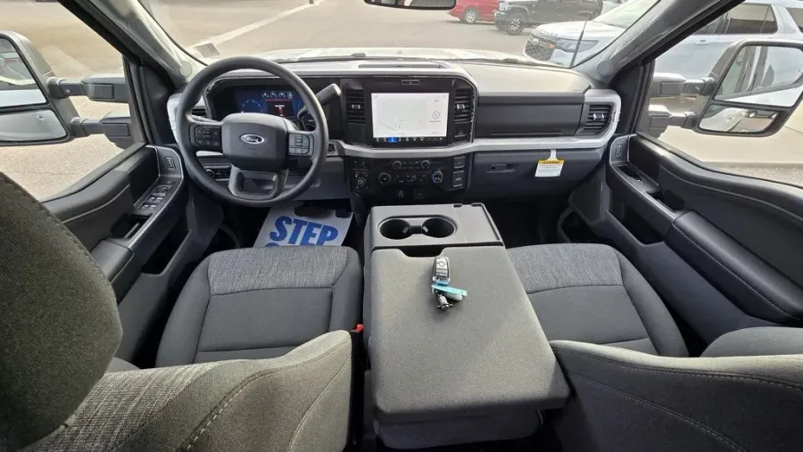 2026 Ford Super Duty F-350 | Photo 26 of 30