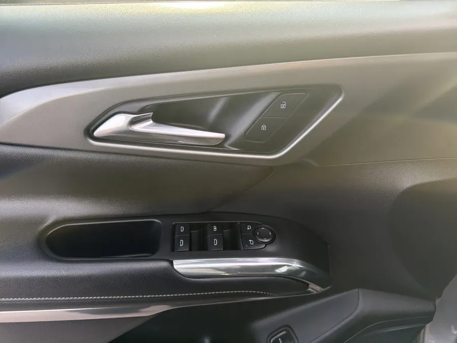 2025 Chevrolet Traverse AWD LT | Photo 14 of 22