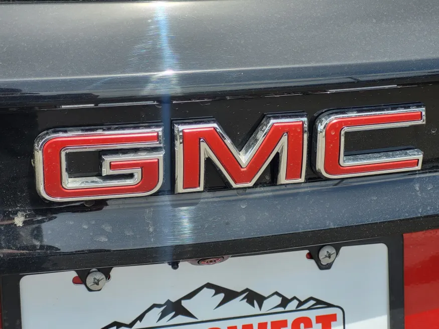 2026 GMC Acadia AT4 | Photo 10 of 26