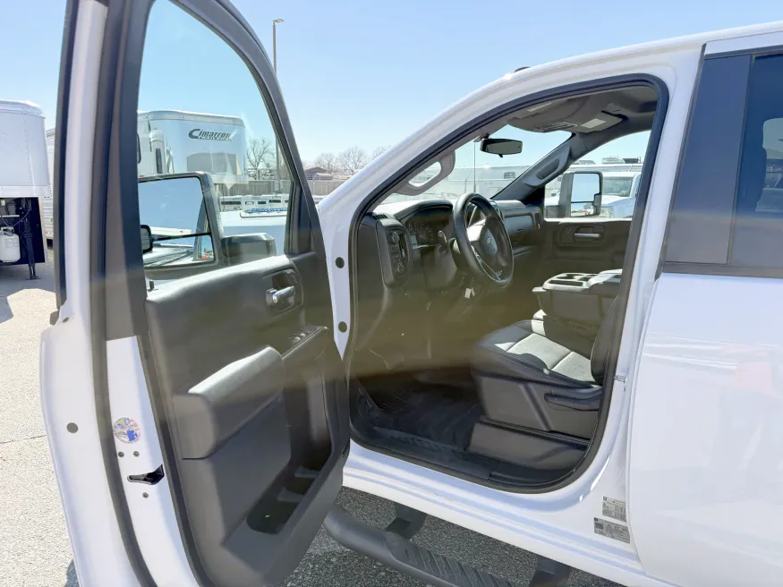 2020 Chevrolet 3500 | Photo 4 of 20