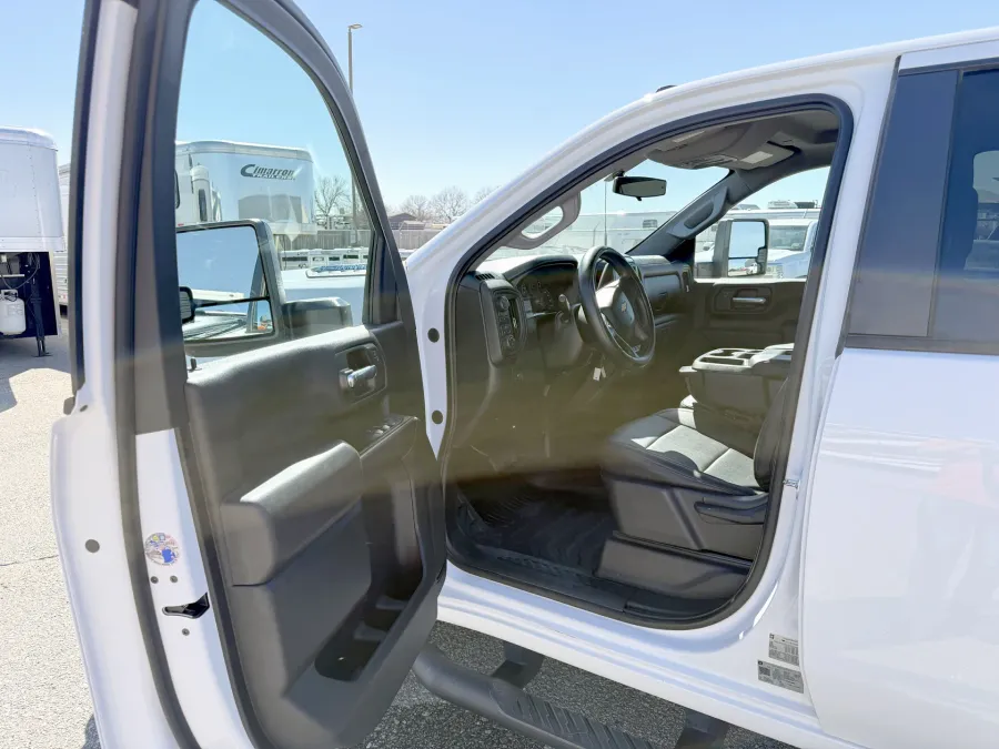 2020 Chevrolet 3500 | Photo 4 of 20