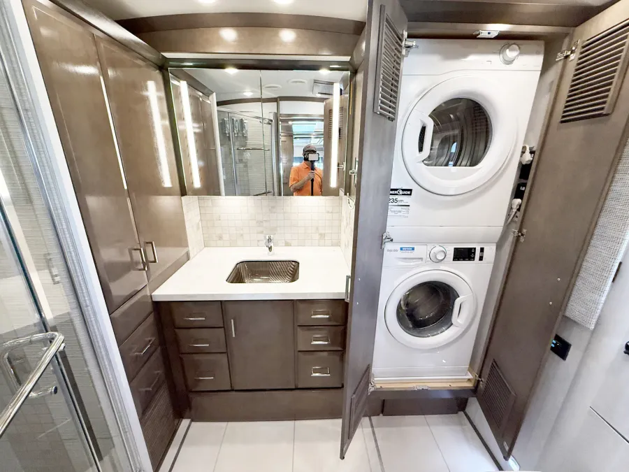 2027 Newmar Mountain Aire 3825 | Photo 13 of 28