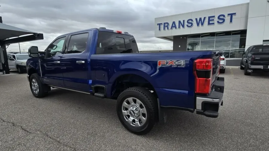 2026 Ford Super Duty F-350 | Photo 6 of 32