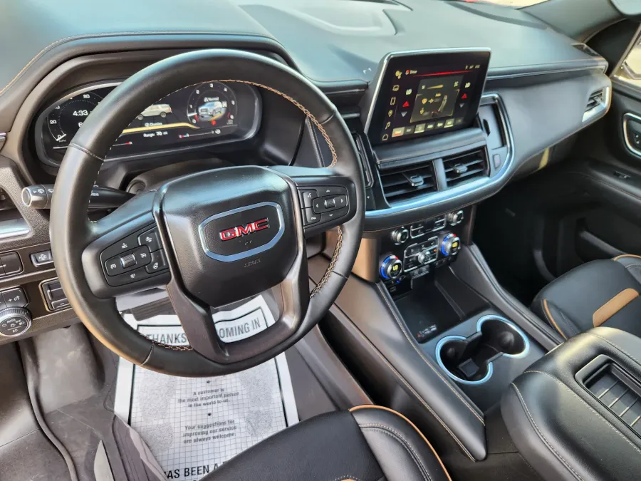 2024 GMC Yukon AT4 | Photo 7 of 32