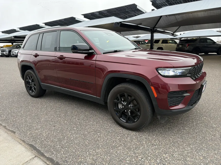2024 Jeep Grand Cherokee Altitude | Photo 6 of 20