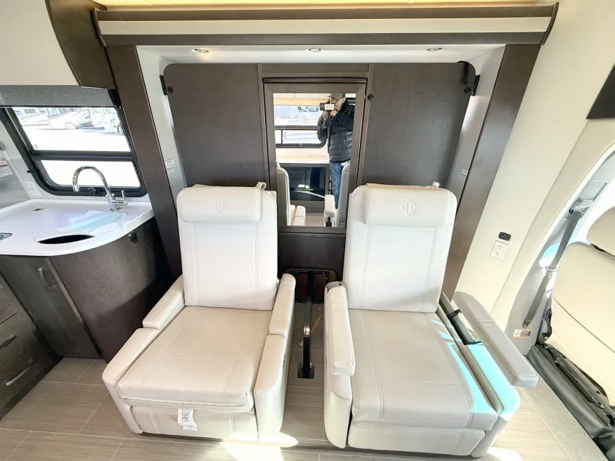 2018 Leisure Travel Van Unity 24MB | Photo 7 of 19