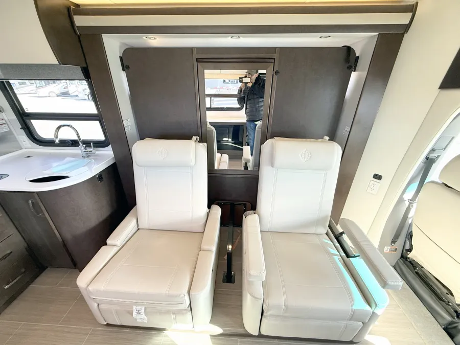 2018 Leisure Travel Van Unity 24MB | Photo 7 of 19