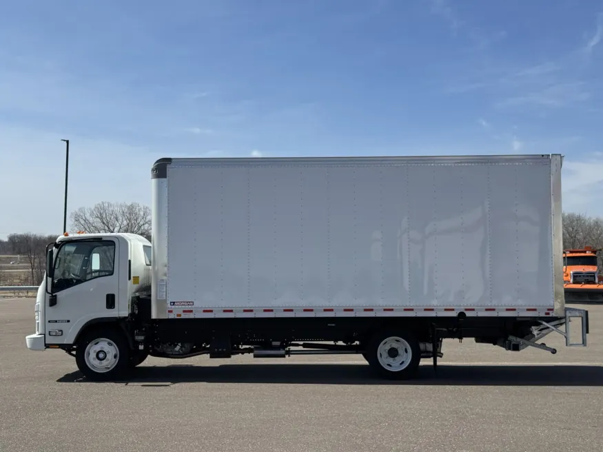 2025 Isuzu NRR | Photo 5 of 22