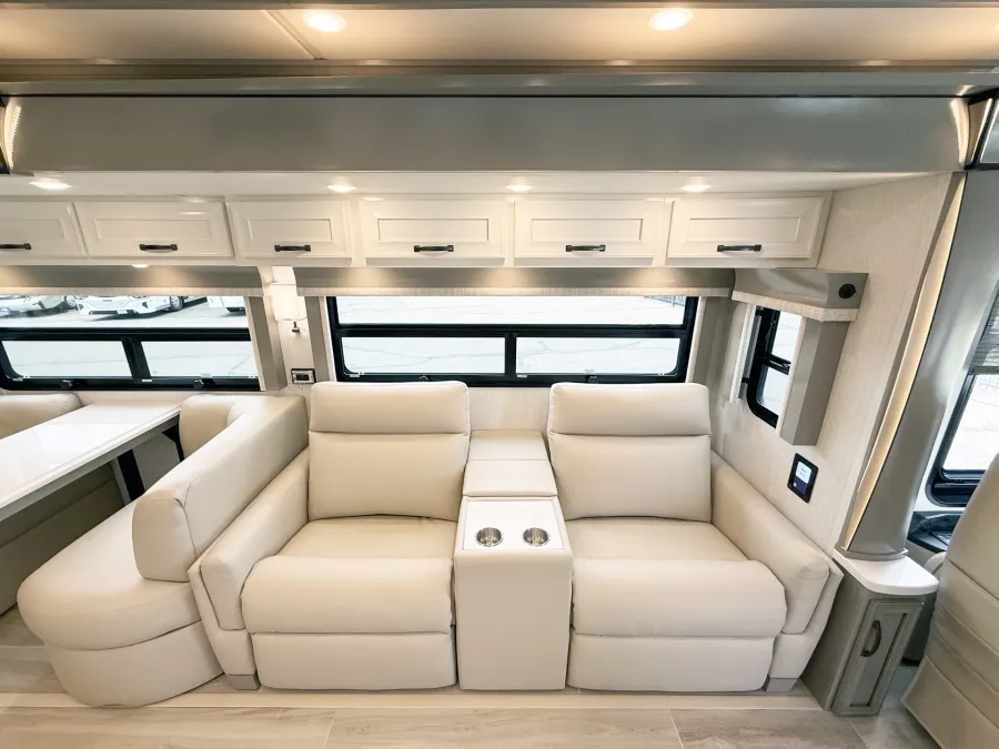 2026 Newmar Dutch Star 4081 | Photo 8 of 30