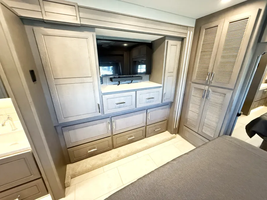 2026 Renegade XL 45QS | Photo 16 of 28