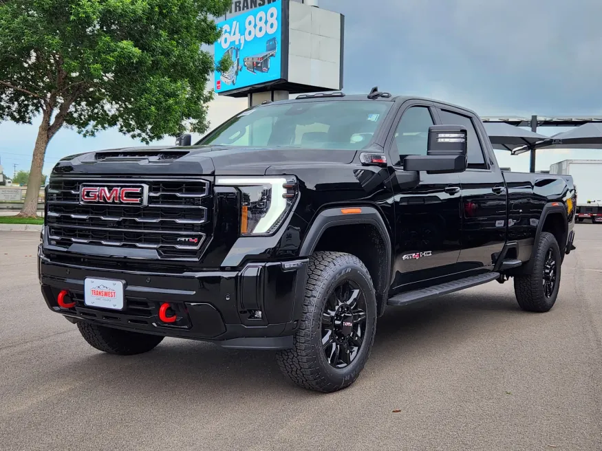 2025 GMC Sierra 2500HD AT4 | Photo 3 of 32