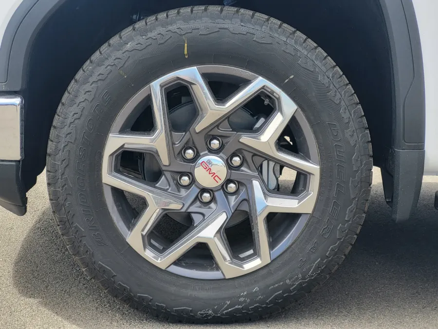 2026 GMC Sierra 1500 SLT | Photo 9 of 26