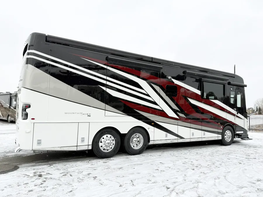 2026 Newmar Mountain Aire 3825 | Photo 19 of 28