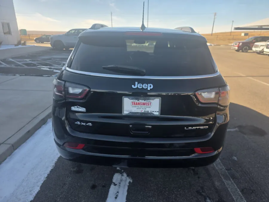 2022 Jeep Compass Limited | Photo 6 of 24