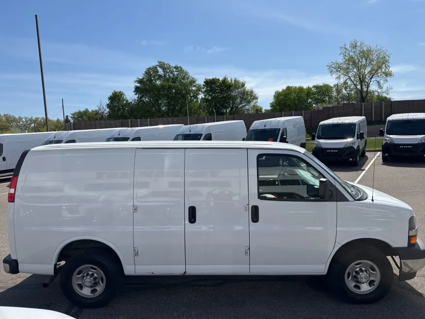 2017 Chevrolet Express 3500 | Photo 6 of 14