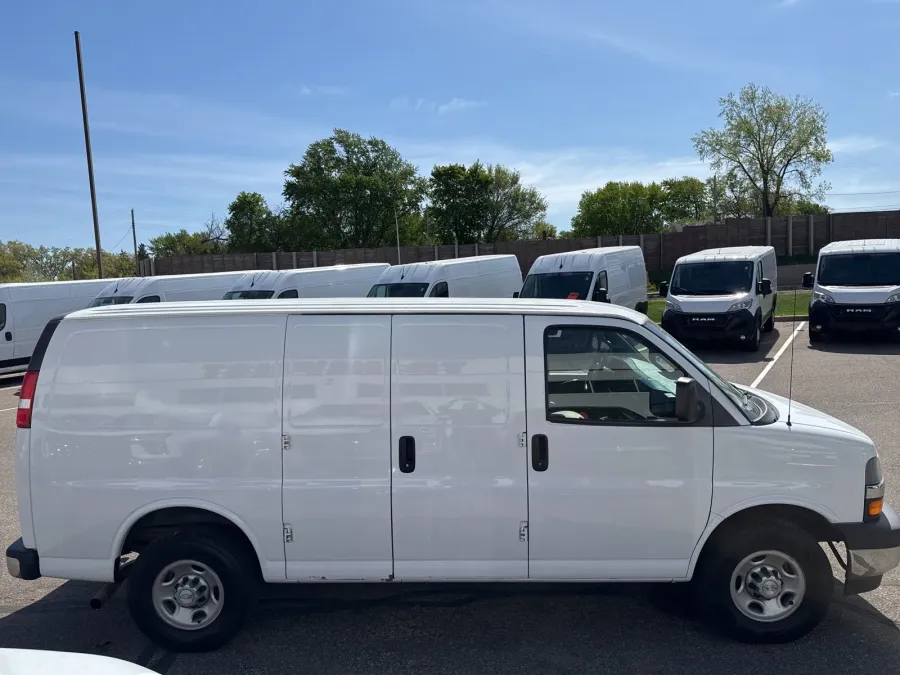 2017 Chevrolet Express 3500 | Photo 6 of 14