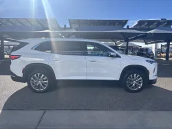 2025 Buick Enclave Preferred | Thumbnail Photo 5 of 24