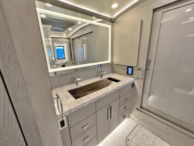2022 Newmar King Aire 4533 | Thumbnail Photo 27 of 44