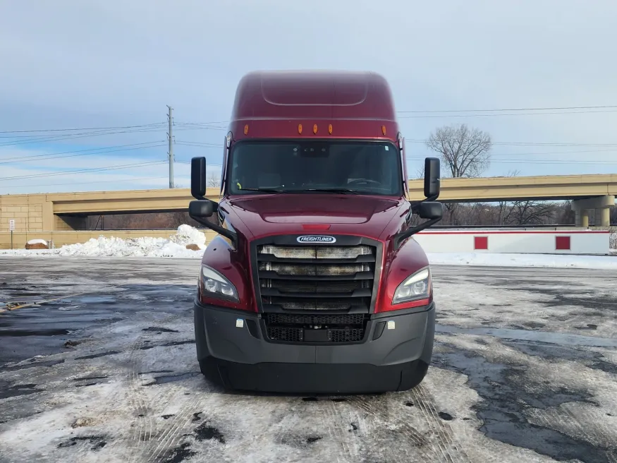 2022 Freightliner Cascadia | Photo 2 of 25