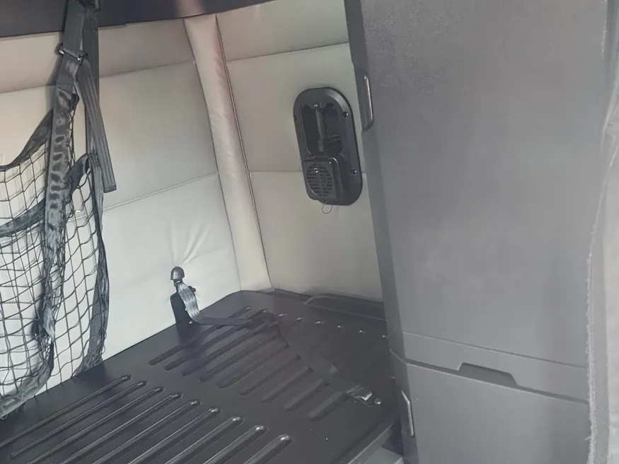 2022 Freightliner Cascadia | Photo 17 of 25