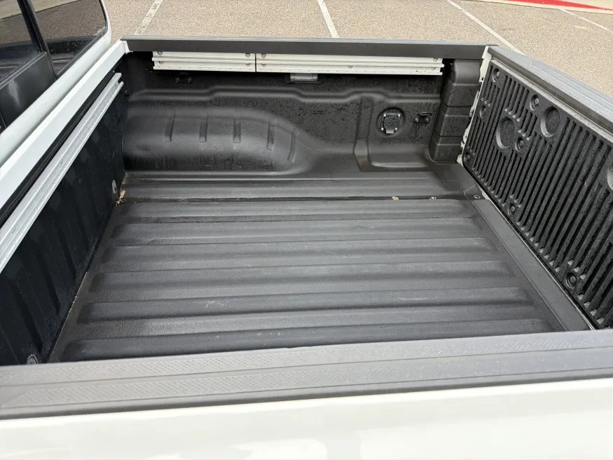 2022 Nissan Frontier SV | Photo 8 of 19