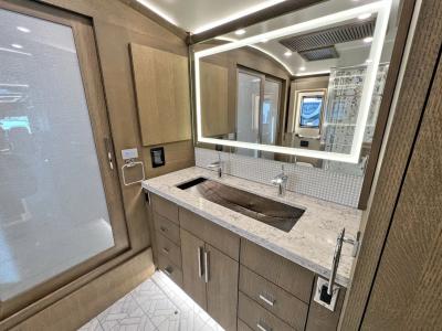 2023 Newmar King Aire 4531 | Thumbnail Photo 29 of 45