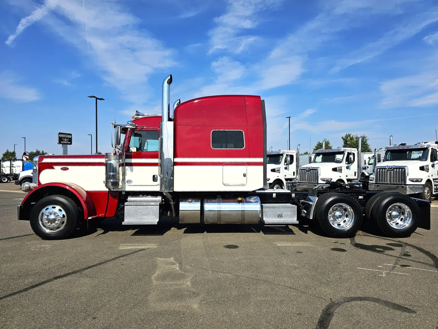 2024 Peterbilt 389 | Photo 4 of 15